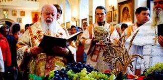 Η Γιορτή της Μεταμόρφωσης: Γιατί οι Έλληνες φέρνουν σταφύλια στην εκκλησία τον Αύγουστο