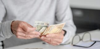 Επιδότηση 300€: Ποιοι συνταξιούχοι λαμβάνουν φέτος την ενίσχυση – Νέα κριτήρια