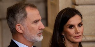 Το μυστικό ομορφιάς της βασίλισσας Letizia για λαμπερό δέρμα κάθε πρωί