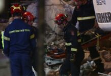 Τραγωδία στην Πλάκα: Νεκρή ανασύρθηκε γυναίκα, αγωνία για 5 αγνοούμενους