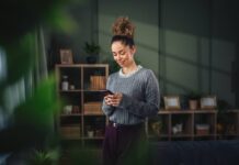 Σχέσεις με chatbots: Η ψευδαίσθηση της σύνδεσης και η αύξηση της μοναξιάς