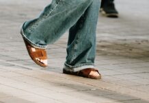 Birkenstock Boston: Τα Άνετα Clogs Που Θα Κλέψουν Τις Καρδιές Σας Αυτό το Φθινόπωρο