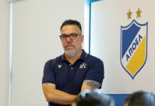 ΑΠΟΕΛ: Πετεβίνος εναντίον διαιτησίας – «Να μείνουν σπίτια τους με τα βραβεία τους»