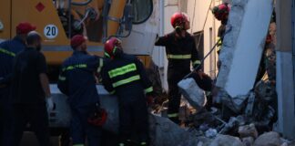 Έκρηξη στην Πλάκα: Νεκρή γυναίκα, αγωνία για 5 αγνοούμενους – Συνεχίζονται οι έρευνες