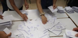 Δημοσκόπηση: Μονοψήφια η διαφορά ΝΔ – ΣΥΡΙΖΑ, κανένα κόμμα δεν πείθει την πλειοψηφία