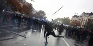 Γαλλία: «Καζάνι που βράζει» με 1.000 συλλήψεις και εκτεταμένα επεισόδια σε όλη τη χώρα