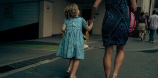 Πίεση στην καθημερινότητα: 1 στους 3 εργαζόμενους παλεύει με δουλειά και οικογένεια