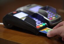 Ηλεκτρονικές αποδείξεις: Ποιοι φορολογούμενοι κινδυνεύουν με πέναλτι 22%