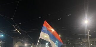Σερβία: Πώς το φοιτητικό κίνημα «Διδάκτορες ενάντια σε δικτάτορες» έριξε το καθεστώς