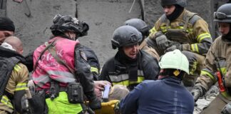 Ουκρανία: 18 νεκροί από ρωσική επίθεση στη Ζαπορίζια – Σφοδρή καταδίκη Ζελένσκι