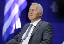 Ευάγγελος Αποστολάκης: Με το βλέμμα στο ΠΑΣΟΚ – Συνάντηση με Ανδρουλάκη τη Δευτέρα