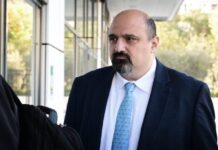 Κυβέρνηση στηρίζει Τριαντόπουλο: «Πιστεύουμε στην αθωότητά του»