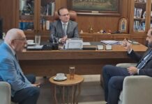 Συνάντηση εργασίας στο Δημαρχείο Ρεθύμνου: Ο Νικήτας Κακλαμάνης με τον Γιώργη Μαρινάκη