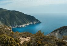 68 παιδιά σε Φούρνους, Αγαθονήσι και Λειψούς — Η προσπάθεια συνεχίζεται Ενδεικτική φωτογραφία ακτής της Ζακύνθου, όχι από Αγαθονήσι, Φούρνους ή Λειψούς.