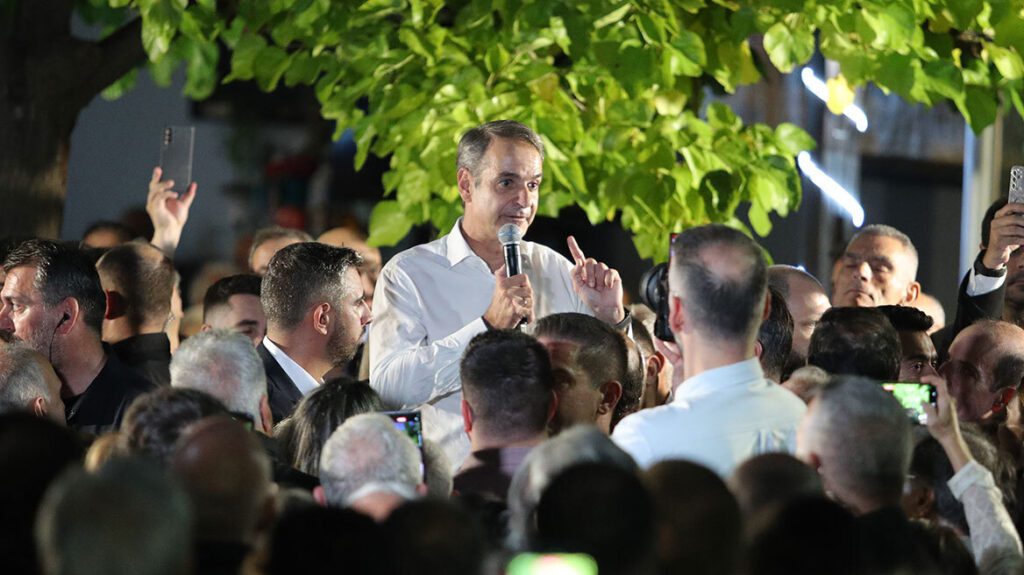 Κυριάκος Μητσοτάκης στην επίσκεψή του στα Βριλήσσια