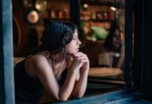 «Έχω ανάγκη να σε δω…» — Οι λέξεις που κάνουν μια ψυχή να νιώθει σπίτι